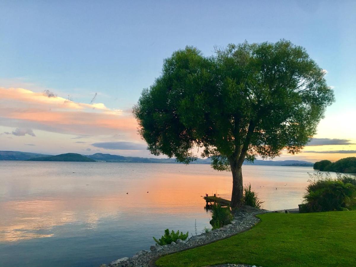 Tranquility Lakefront Роторуа Екстериор снимка