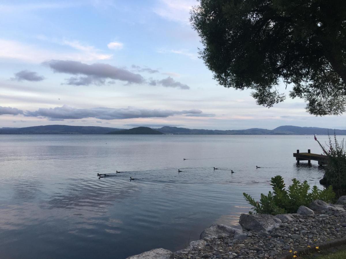 Tranquility Lakefront Роторуа Екстериор снимка